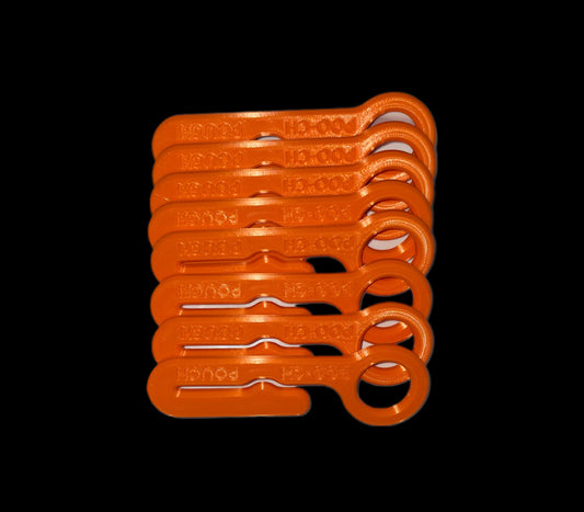 Hands-Free Poop Bag Clip with Carabiner – Convenient & Practical for Dog Walks.