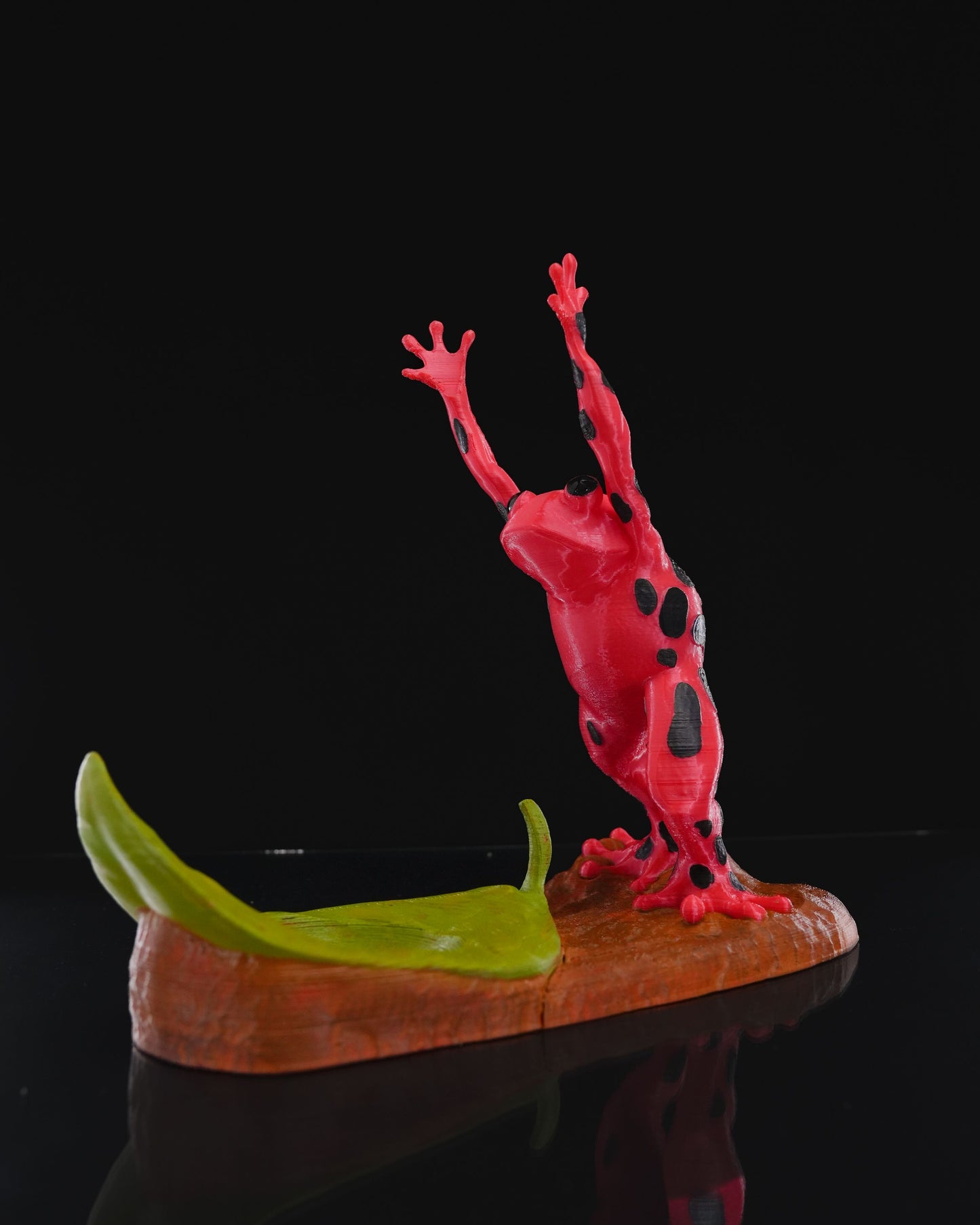 3D Printed Dart Frog Wine Bottle Holder – Colorful Amphibian Decor & Unique Gift