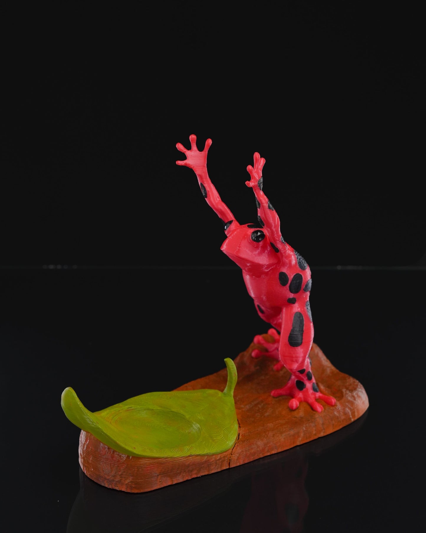 3D Printed Dart Frog Wine Bottle Holder – Colorful Amphibian Decor & Unique Gift