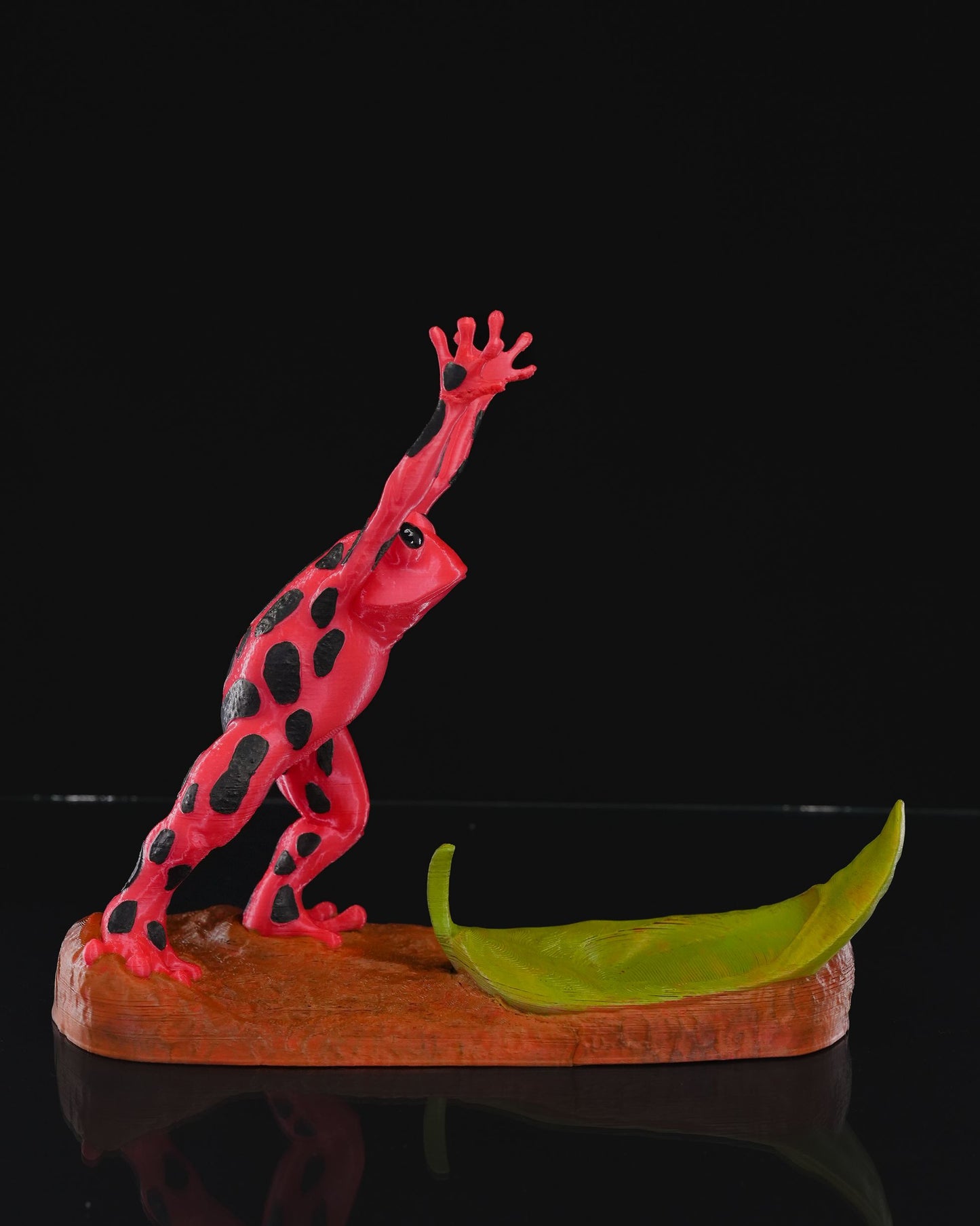 3D Printed Dart Frog Wine Bottle Holder – Colorful Amphibian Decor & Unique Gift