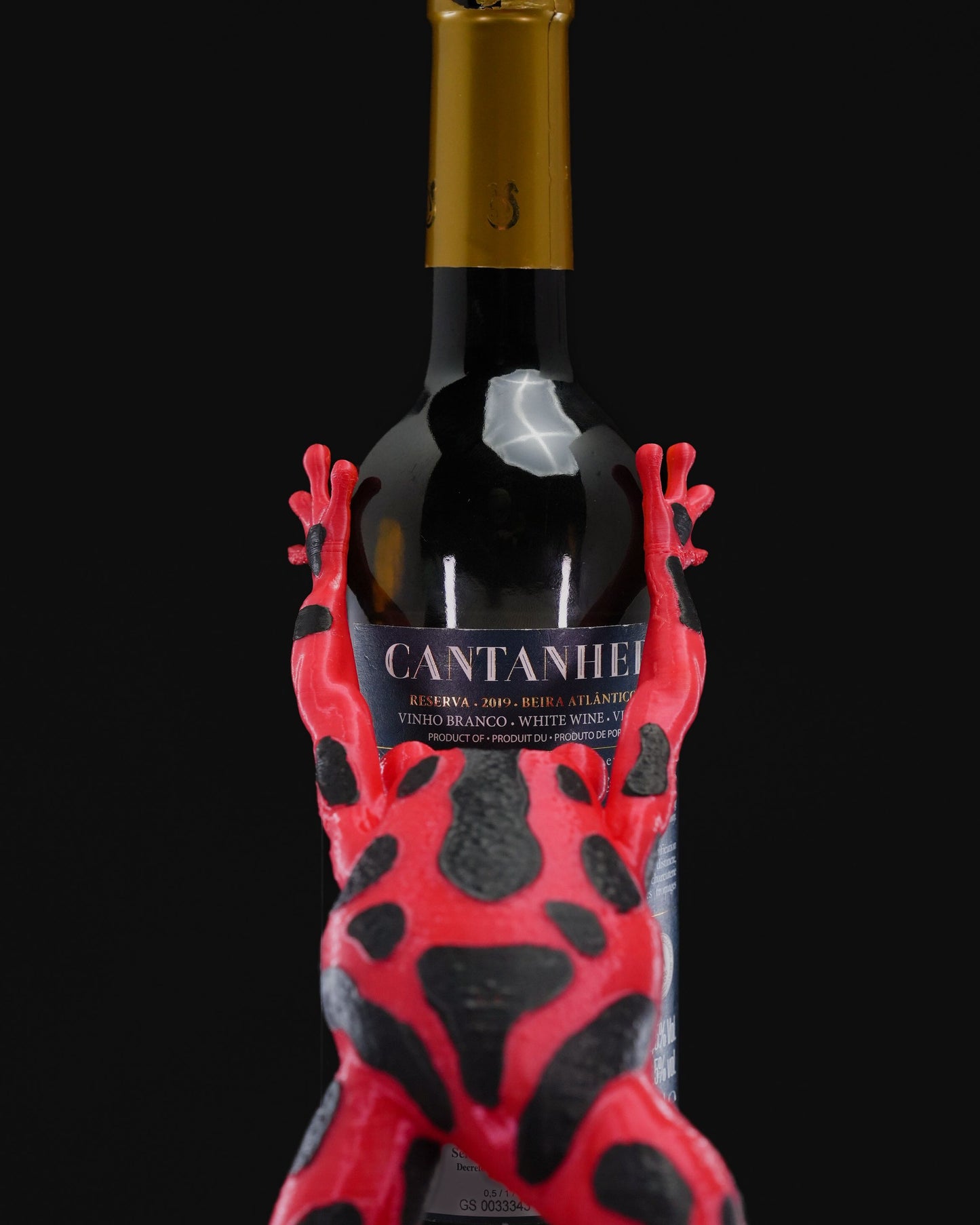 3D Printed Dart Frog Wine Bottle Holder – Colorful Amphibian Decor & Unique Gift