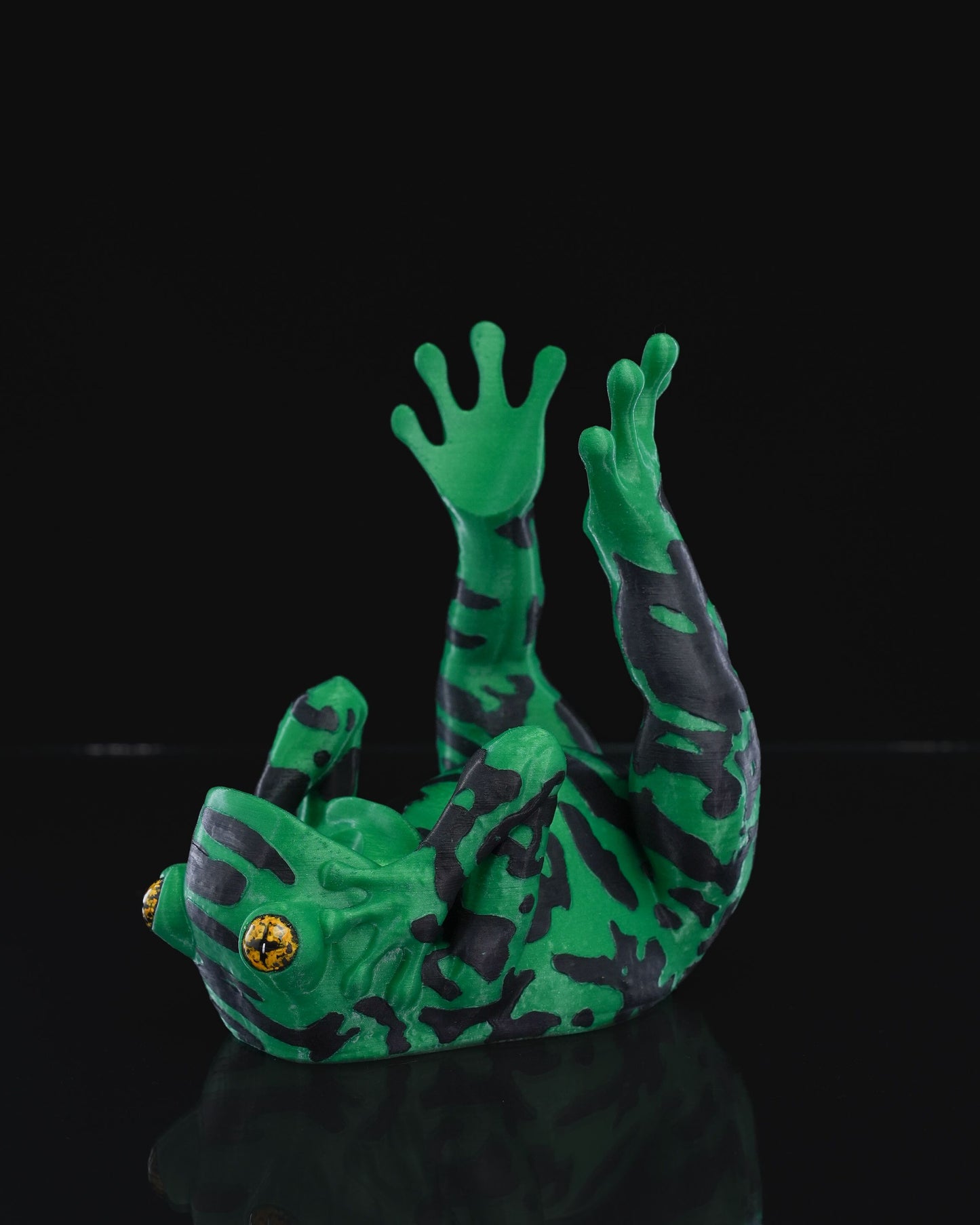3D Printed Dart Frog Wine Bottle Holder – Colorful Amphibian Decor & Unique Gift