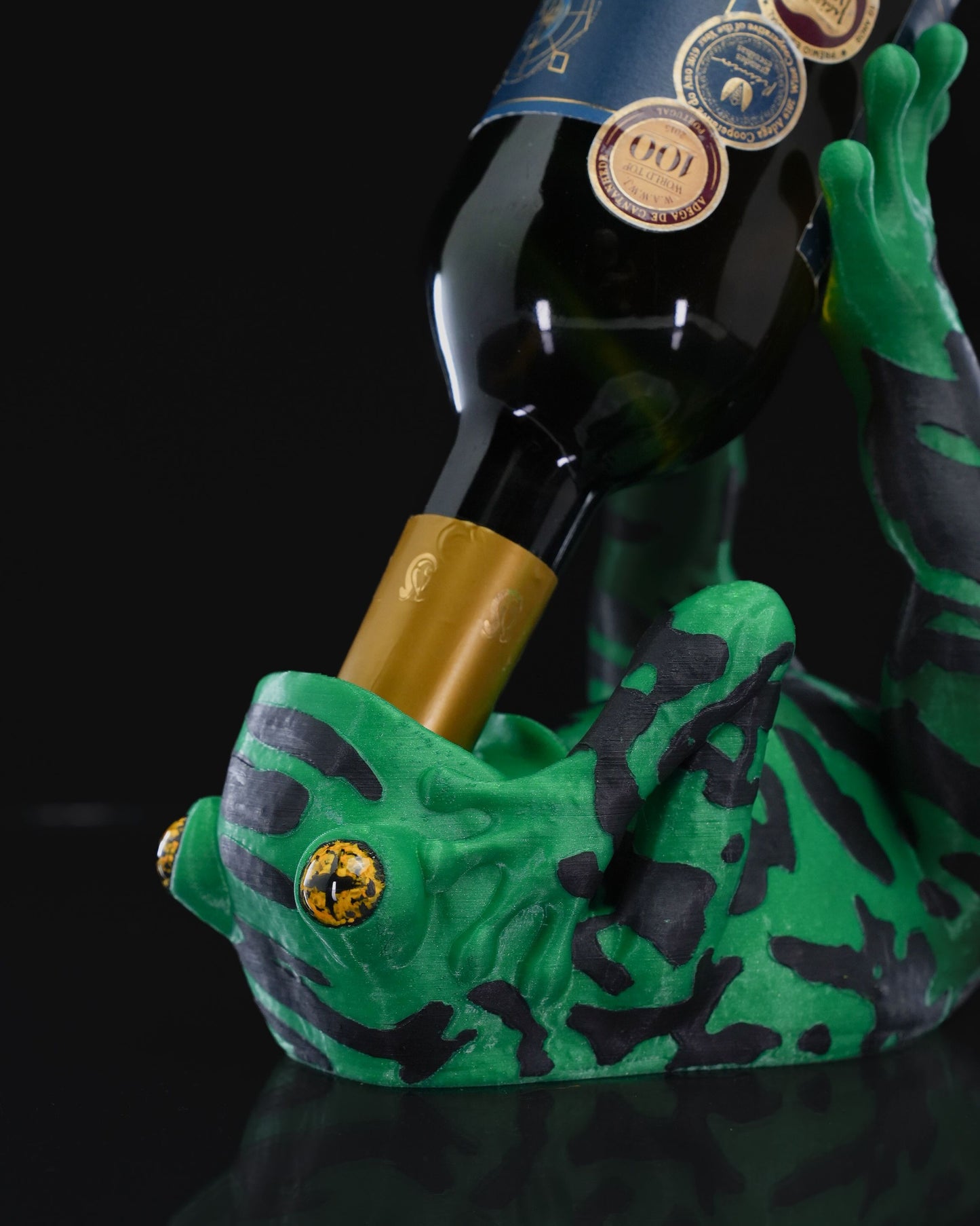 3D Printed Dart Frog Wine Bottle Holder – Colorful Amphibian Decor & Unique Gift