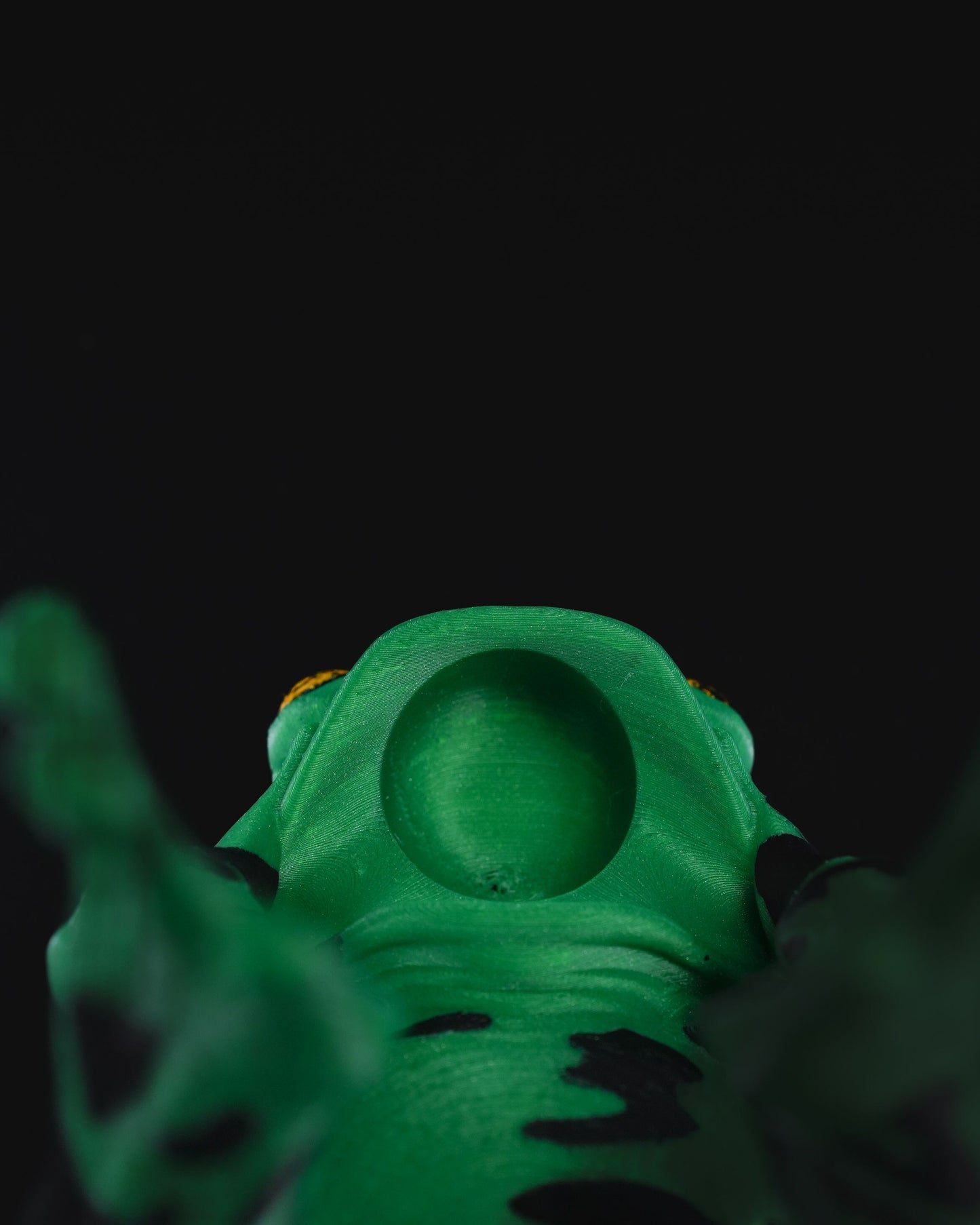 3D Printed Dart Frog Wine Bottle Holder – Colorful Amphibian Decor & Unique Gift