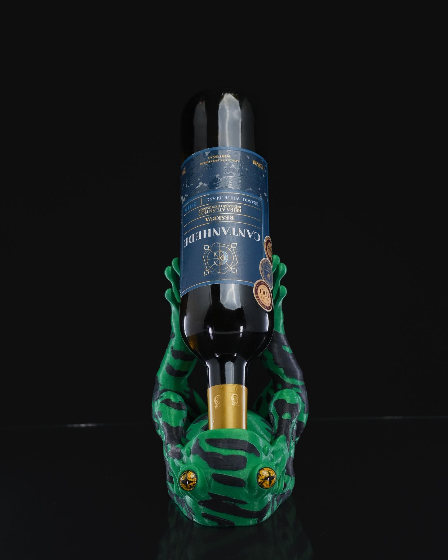 3D Printed Dart Frog Wine Bottle Holder – Colorful Amphibian Decor & Unique Gift